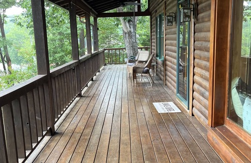 New London Cabin | Lake View Villa