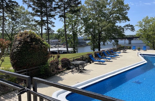 Mid America Condo | Lake View with Condo Convenience