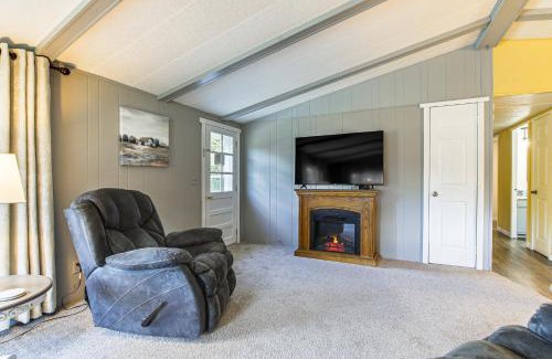 Krakow House | Lake Views and Fireside Bliss Cecil Cottage with Yard