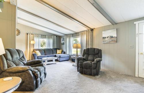 Krakow House | Lake Views and Fireside Bliss Cecil Cottage with Yard