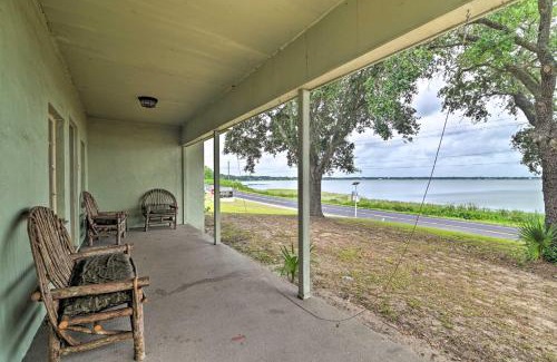 Auburndale House | Lake Views and Private Porch Auburndale Family Home