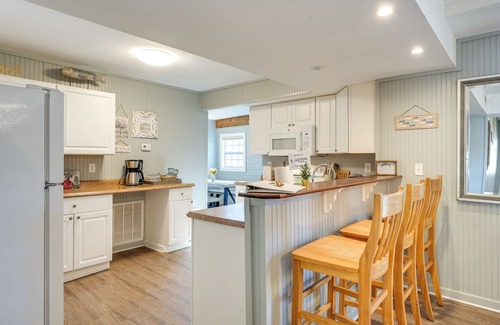 Cape Fair Apartment | Lake Views & Community Perks: Cape Fair Apartment!