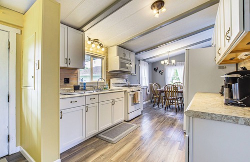 Krakow Cottage | Lake Views & Fireside Bliss: Cecil Cottage w/Yard