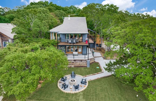 Pottsboro Cabin | Lake views from The Byrd House