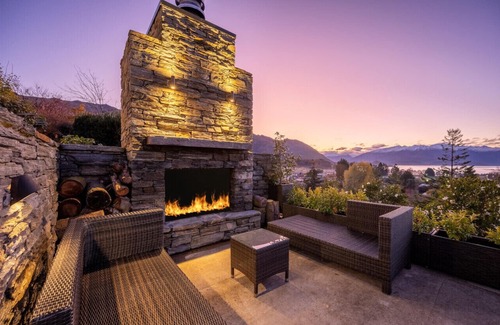 Wanaka House | Lake views in a homely environment