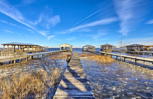 Lake Waccamaw House | Lake Waccamaw Home with Fenced Yard and Shared Pier!