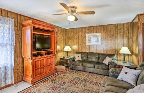 Lake Waccamaw House | Lake Waccamaw Home with Fenced Yard and Shared Pier!