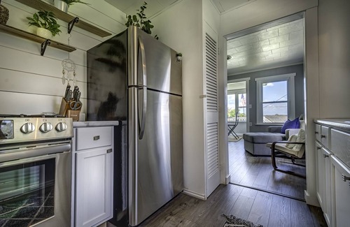 Syracuse Cottage | Lake Wawasee and Lake Papakeechie, Syracuse, IN