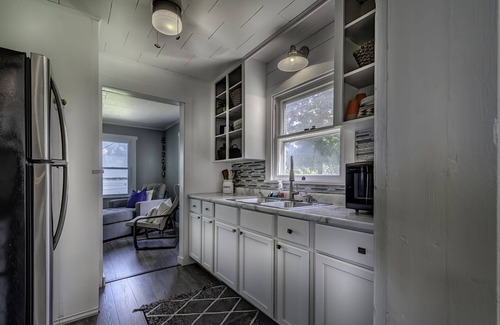 Syracuse Cottage | Lake Wawasee and Lake Papakeechie, Syracuse, IN