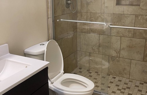 Syracuse Condo | Lake Wawasee Condo with Pool