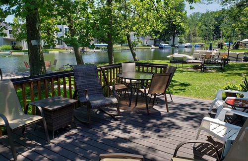 Syracuse Cottage | Lake Wawasee Pet-Friendly Cottage with Pontoon, Firepit, 3 decks, large lot