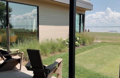 Oshkosh House | Lake Winnebago Waterfront Guest Home