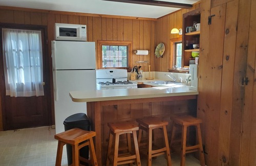 Moultonborough Cottage | Lake Winni 2 Bedroom plus - use of small boats - Deepwood Lodges