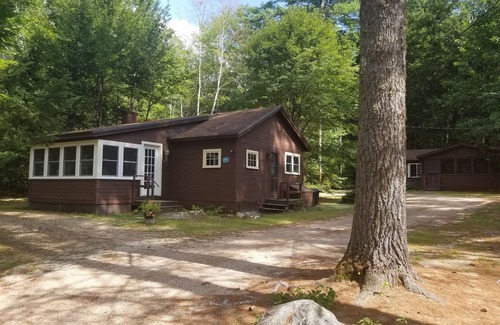 Moultonborough Cottage | Lake Winni 2 Bedroom plus - use of small boats - Deepwood Lodges