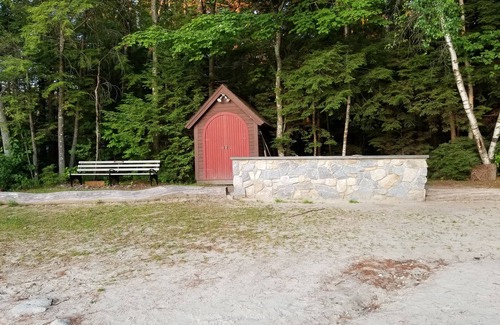 Moultonborough Cottage | Lake Winni 2 bedroom cottage with large sandy beach and use of small boats