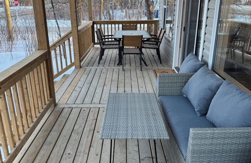 Dunnottar Cabin | Lake Winnipeg West Shore Retreat in the Village of Dunnottar