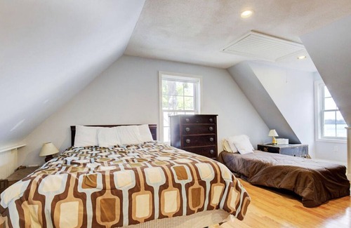 Moultonborough House | LAKE WINNIPESAUKEE WATERFRONT GUEST HOUSE RENTAL WITH BEACH AND DOCK