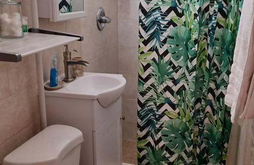 Palm Springs Apartment | Lake Worth Studio-B Suite 5 miles from the Beach