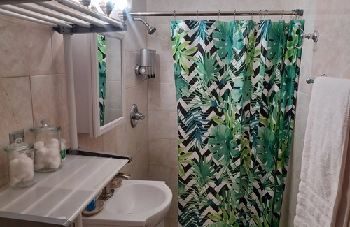 Palm Springs Apartment | Lake Worth Studio-B Suite 5 miles from the Beach