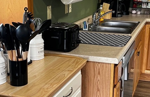 Lake Wissota Apartment | 🔥 Lakefront · 2 Docks · Portable Fire Pit · Grill · Laundry, 1 night stays