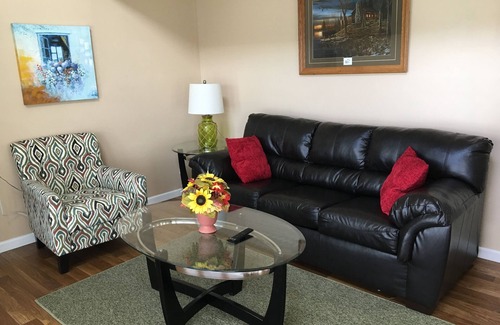 Bloomfield Township Cottage | Lakefront 3-bedroom cottage at Canadohta Lake with AC- wifi-gas fireplace
