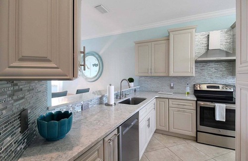 Bradenton Condo | Lakefront 3rd floor condo at River Strand Golf and Country Club - Fairway to Paradise