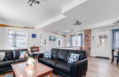 Orono House | Lakefront 4BD on Pushaw Lake