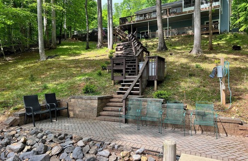 Moneta House | Lakefront 4BR, Private Dock, Fire Pit, Internet, Kayaks, game room, quiet coven