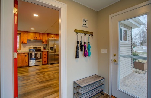 McFarland House | Lakefront 4BR ‘Up North’ Outdoor Getaway - Best Sunset View on The Lake