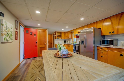 McFarland House | Lakefront 4BR ‘Up North’ Outdoor Getaway - Best Sunset View on The Lake