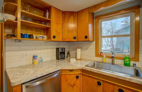McFarland House | Lakefront 4BR ‘Up North’ Outdoor Getaway - Best Sunset View on The Lake