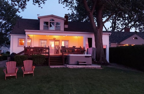 Vermilion House | Lakefront - 4BR w/Hot Tub & Sauna