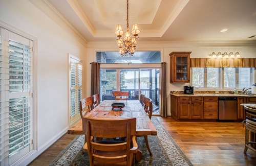 Waleska House | Lakefront 5 BR home nestled on a private cove 1 hr from downtown Atlanta, Ga.
