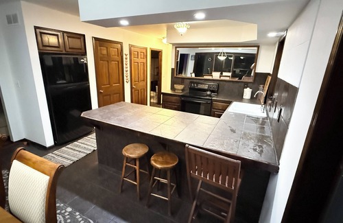 Clio House | Lakefront 5BR,3bath, private lake,nature lovers dream, Big home near Frankenmuth
