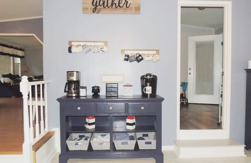 Henrico House | Lakefront 5BR home with deep water-FALL SPECIAL early check-in & late check-out