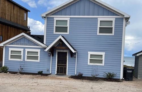 Laketown House | Lakefront 7 bed/3 bath home in Beautiful Bear Lake