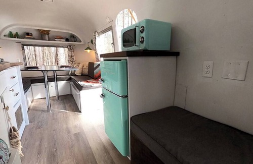 Trevilians House | Lakefront Airstream - Farm Animals - Fish, Swim, Boat, Hike/Bike 5+Miles Trails