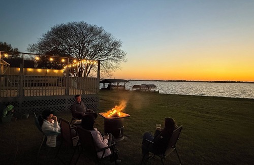 Willis House | Lakefront and Lakeview - Sunsets & Serenity at Gorgeous Lake Conroe, Willis, TX