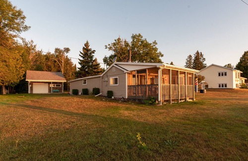 Bark River House | Lakefront Beach House