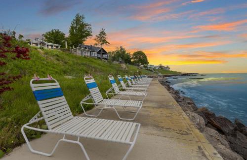 Ashtabula House | Lakefront Beach House - Sauna & Steam Pod Retreat
