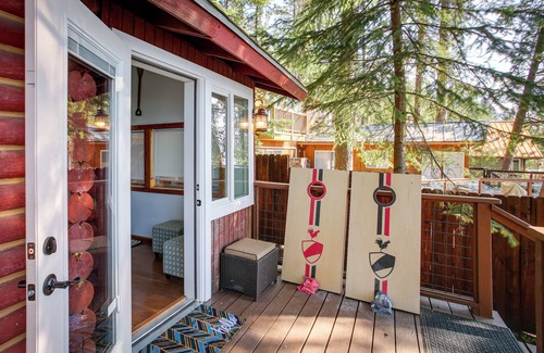 Rockford Bay Cabin | Lakefront Bliss: Coeur d'Alene Cabin w/Dock!