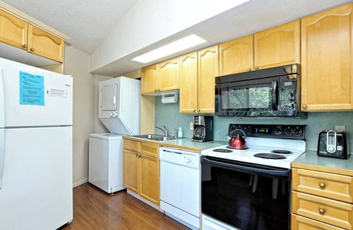 Lakeway House | Lakefront Bungalow - Shared Community Pool/Hot Tub #6