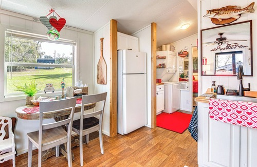 Fowlstown Cabin | Lakefront Cabin in Brinson: ‘Behind the Moon’