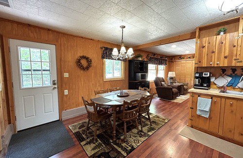 St Ignace House | Lakefront Cabin on the trails in St.Ignace (Chain Lake Hideaway)