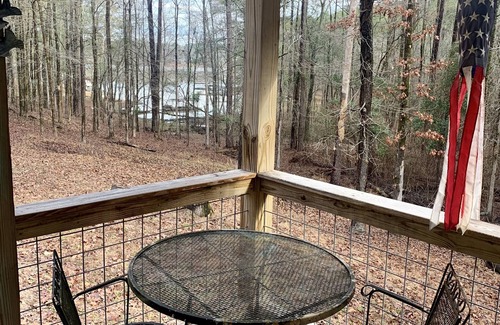 Tignall House | Lakefront Cabin Vacation at Harvest Moon Cove