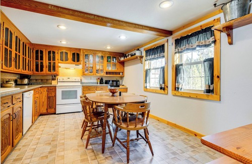 Cecil Cabin | Lakefront Cabin w/Shared Beach in Cecil!