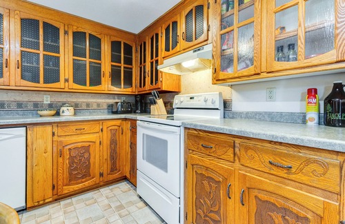Cecil Cabin | Lakefront Cabin w/Shared Beach in Cecil!