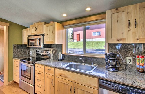 Eatonville Cabin | Lakefront Cabin w/Stunning Mountain Views & Dock!
