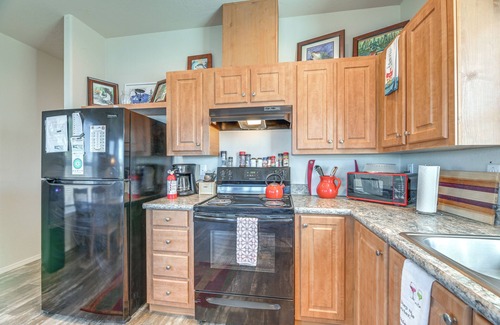 Chiloquin Cabin | Lakefront Cabin w/Water & Mtn Views in Chiloquin