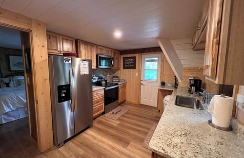 Glenville Cabin | Lakefront Cabin with private Dock - 4 Kayaks - WiFi - Direct TV